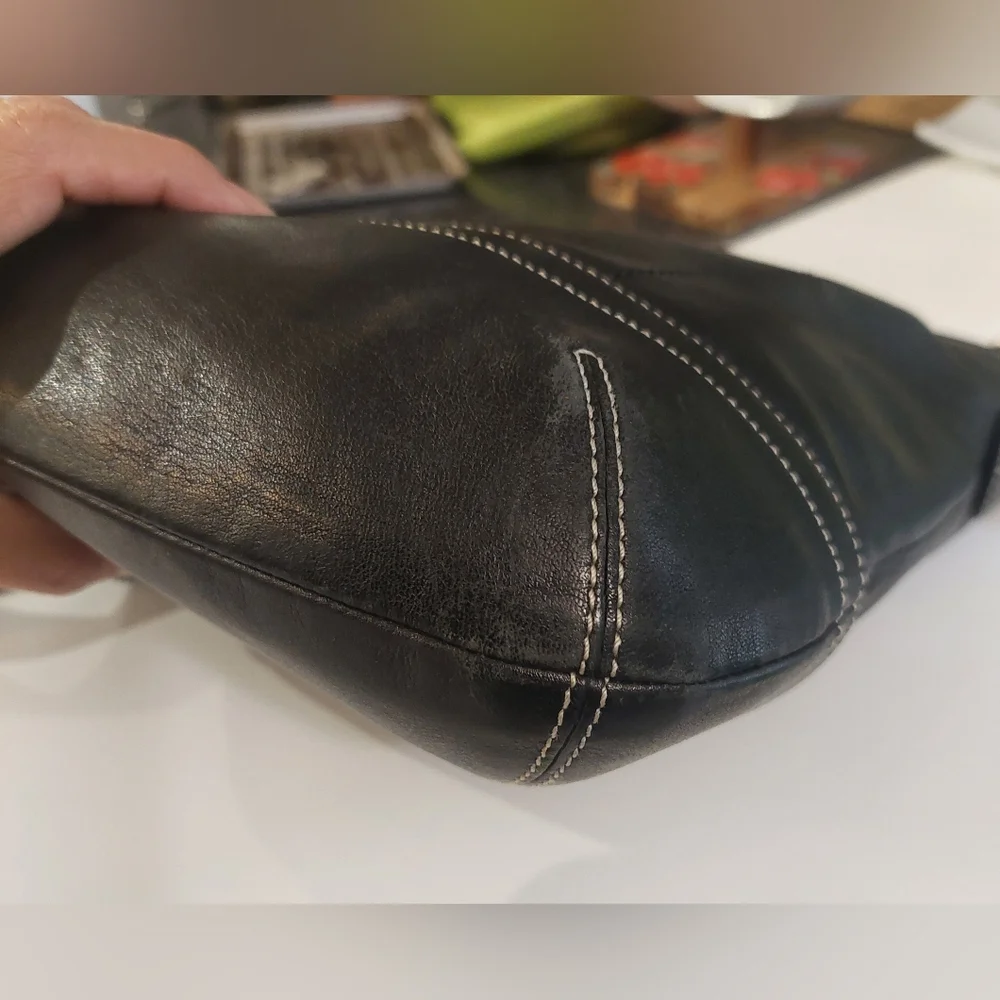 Elegant Black Leather Coach Crossbody - Picture 7 of 16